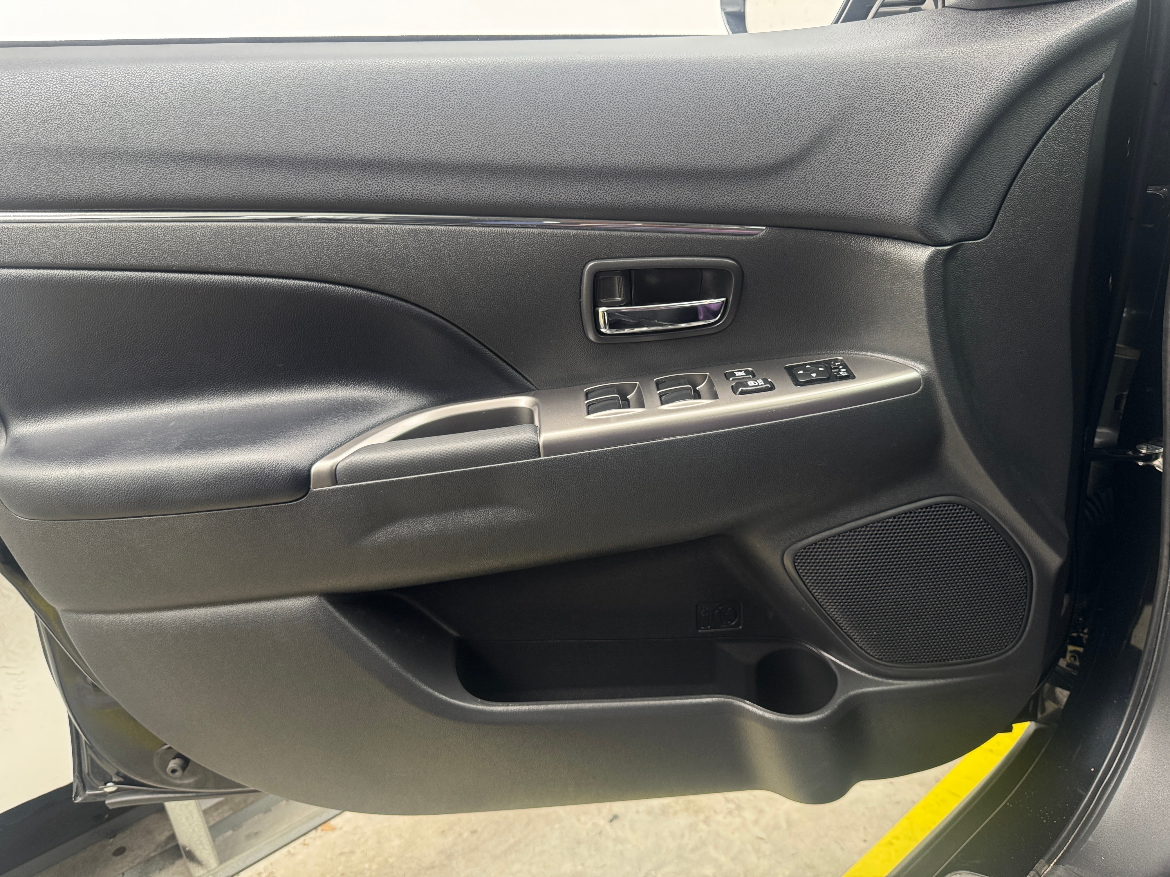 mitsubishi outlander sport 2025 JA4ARUAU5SU014145 image mitsubishi outlander sport 2025 JA4ARUAU5SU014145 image